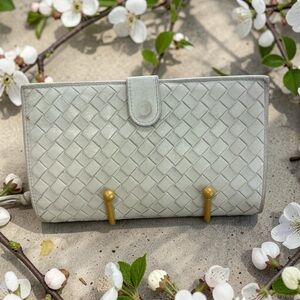Elegant White Woven Leather Clutch